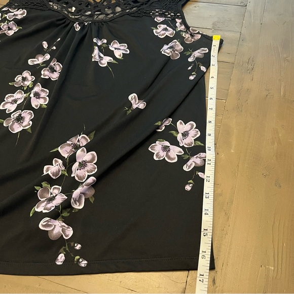 ⭐️3/15⭐️Ricki’s XXL black floral top - Picture 8 of 8